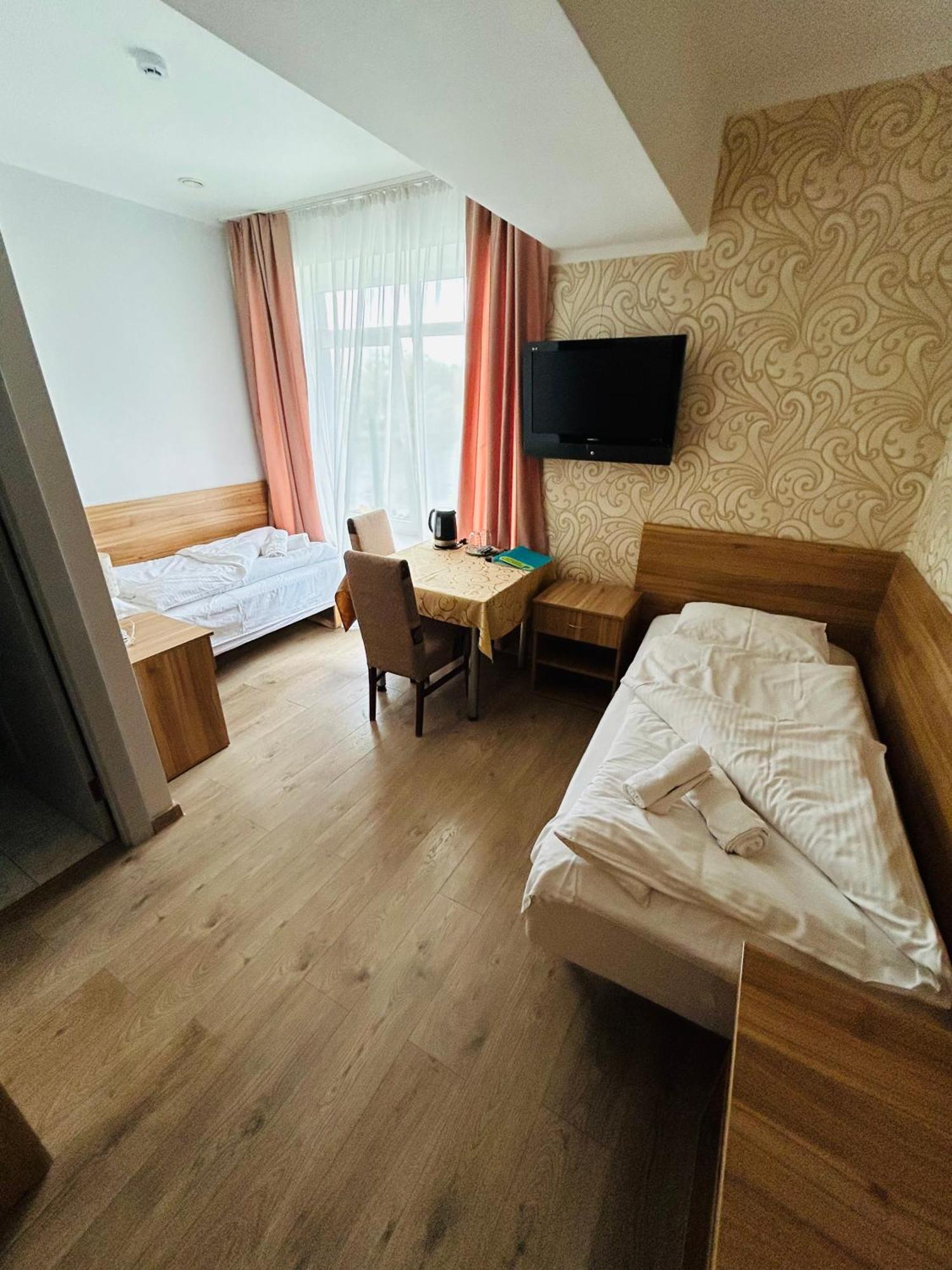 Hotel Viesbutis Banga à Tauragė Extérieur photo