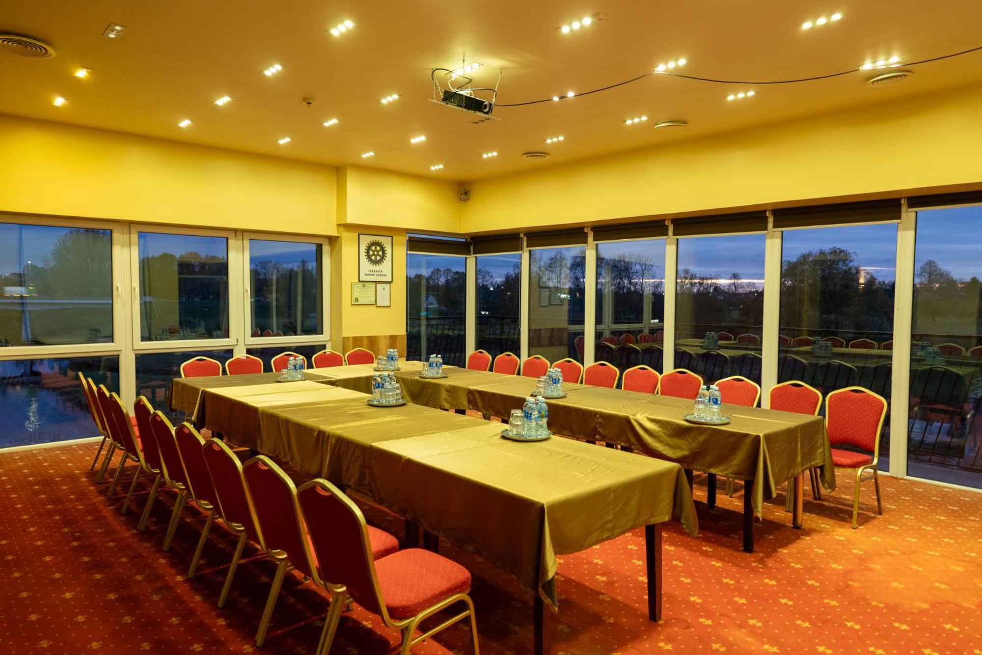 Hotel Viesbutis Banga à Tauragė Extérieur photo