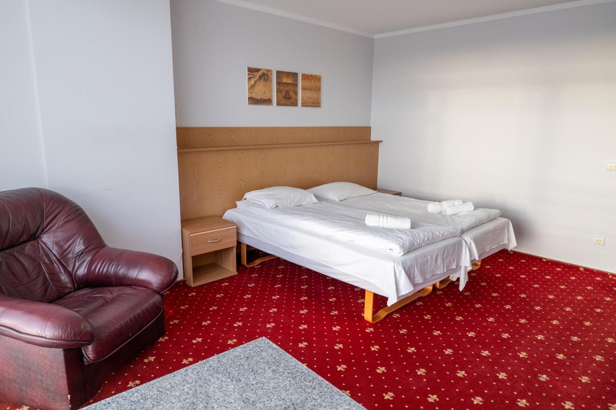 Hotel Viesbutis Banga à Tauragė Extérieur photo