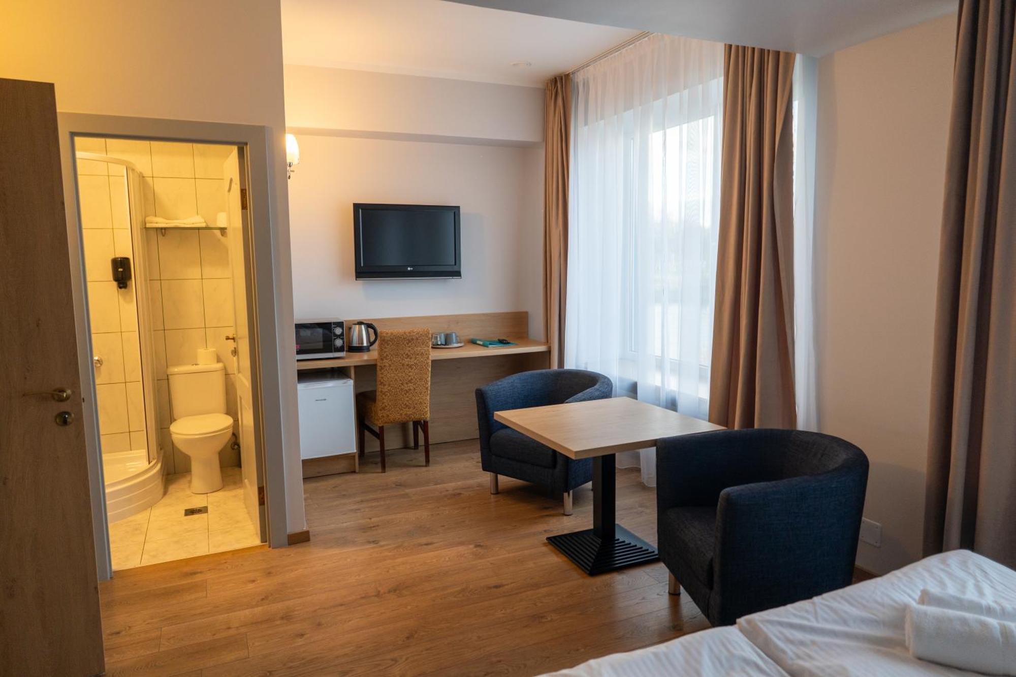 Hotel Viesbutis Banga à Tauragė Extérieur photo