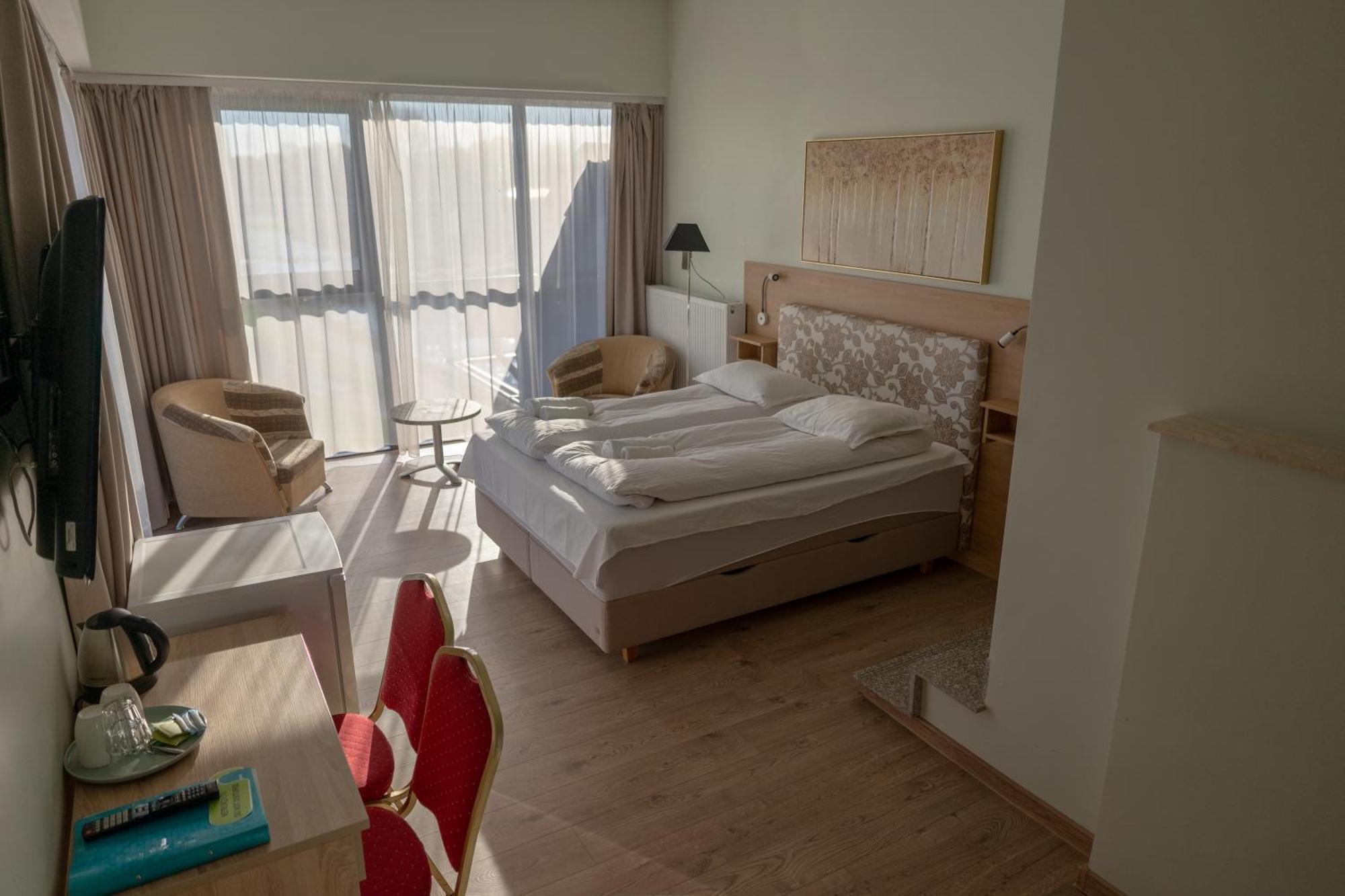 Hotel Viesbutis Banga à Tauragė Extérieur photo