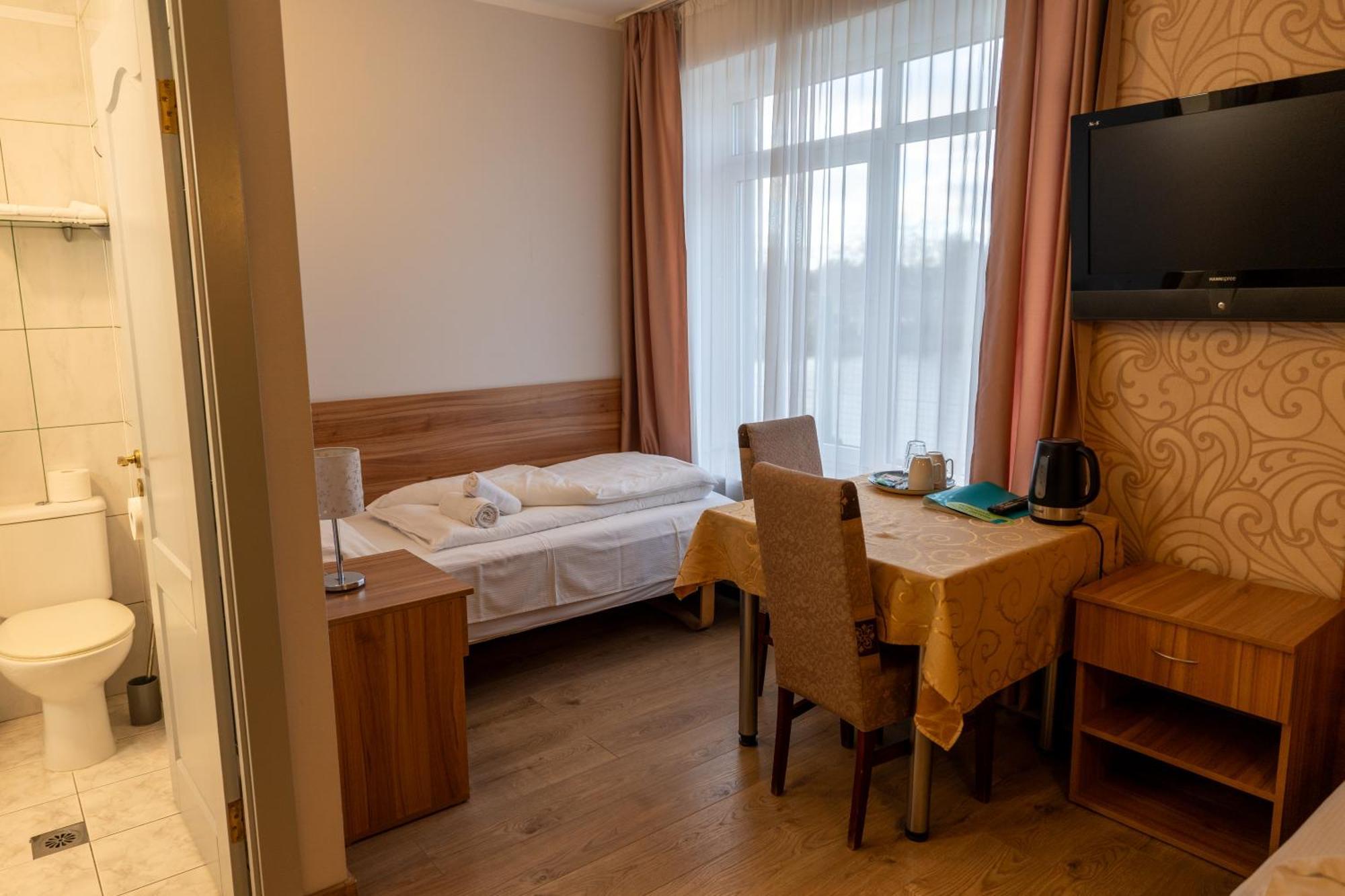Hotel Viesbutis Banga à Tauragė Extérieur photo