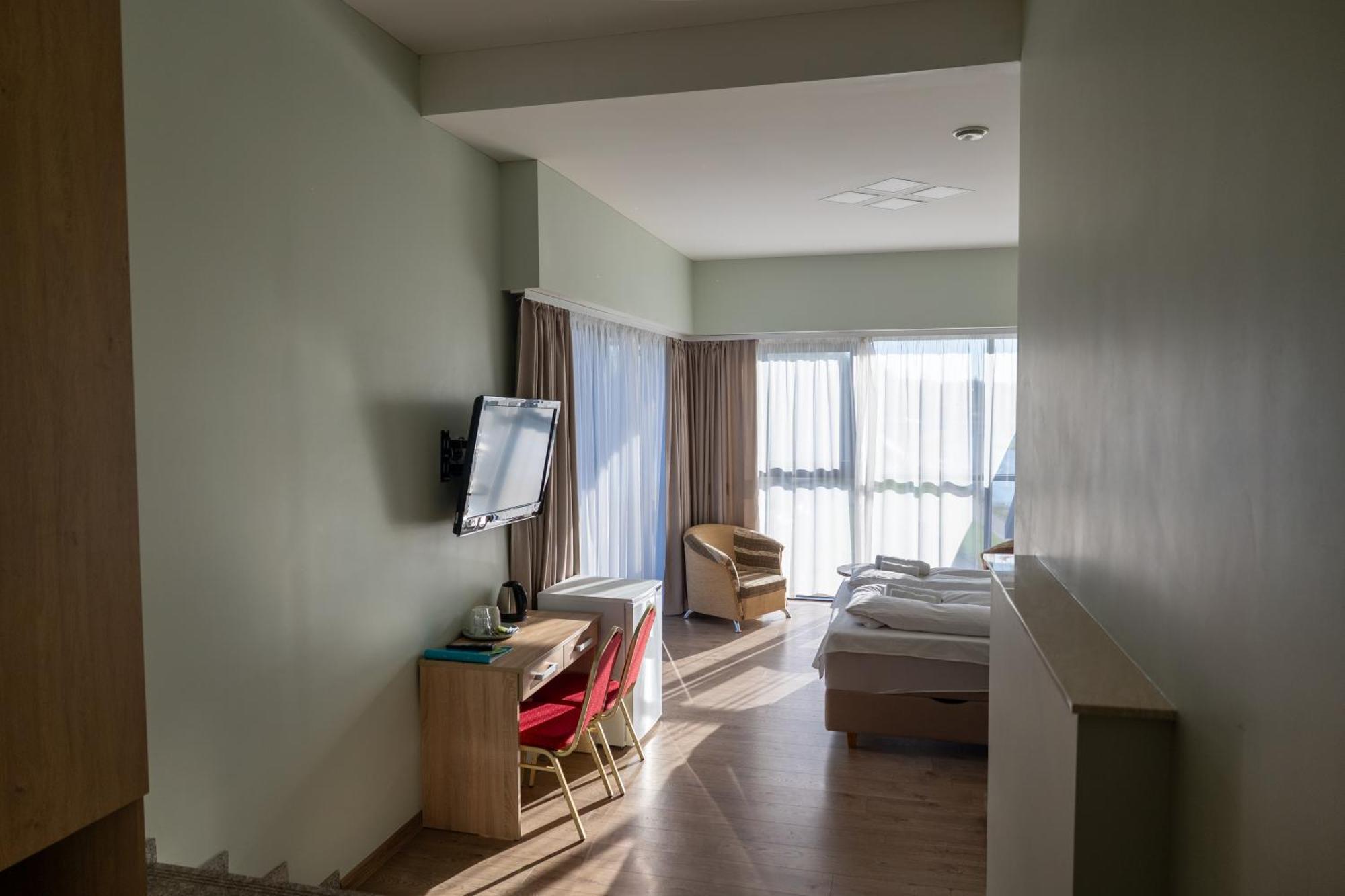 Hotel Viesbutis Banga à Tauragė Extérieur photo