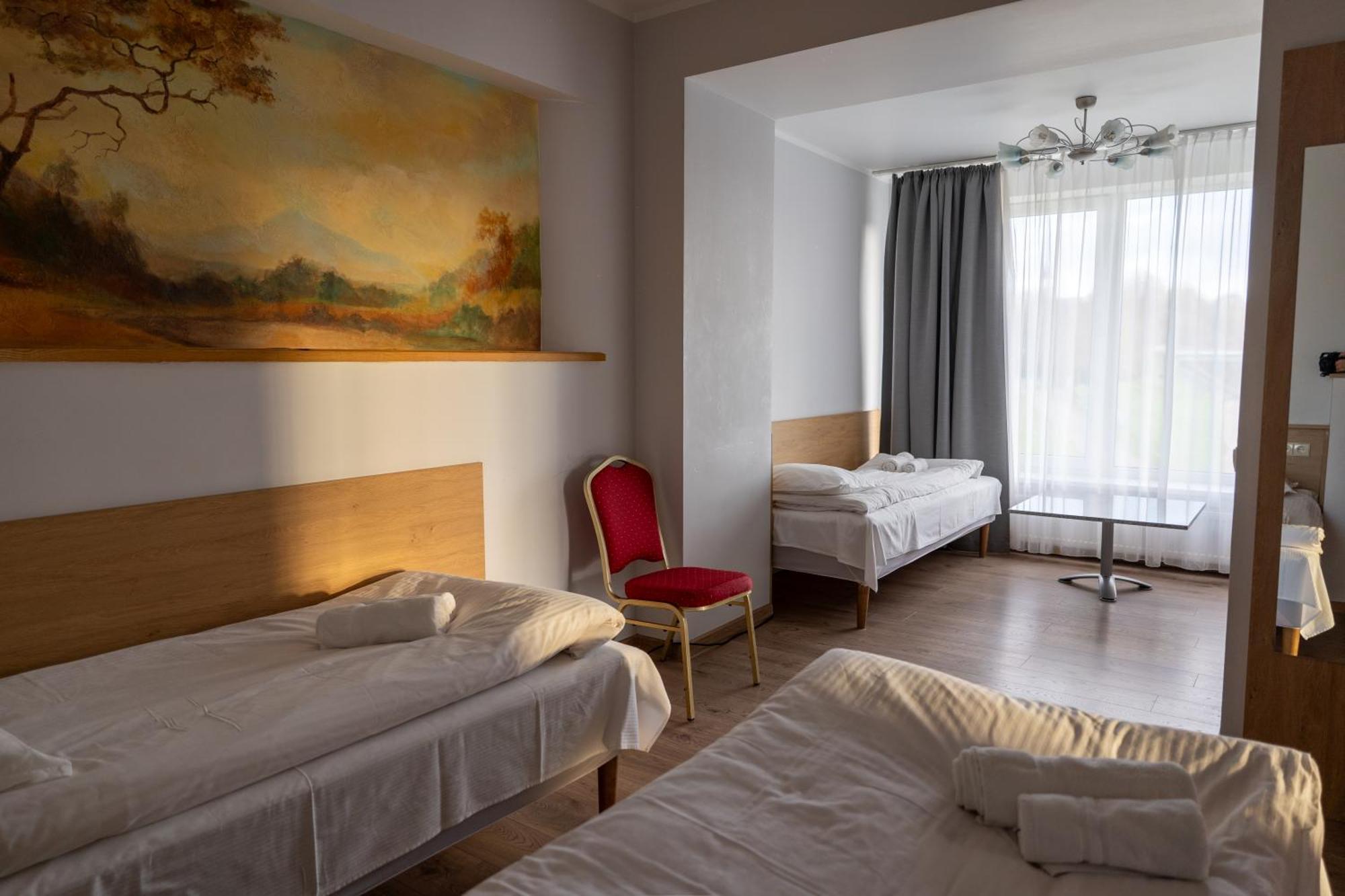 Hotel Viesbutis Banga à Tauragė Extérieur photo