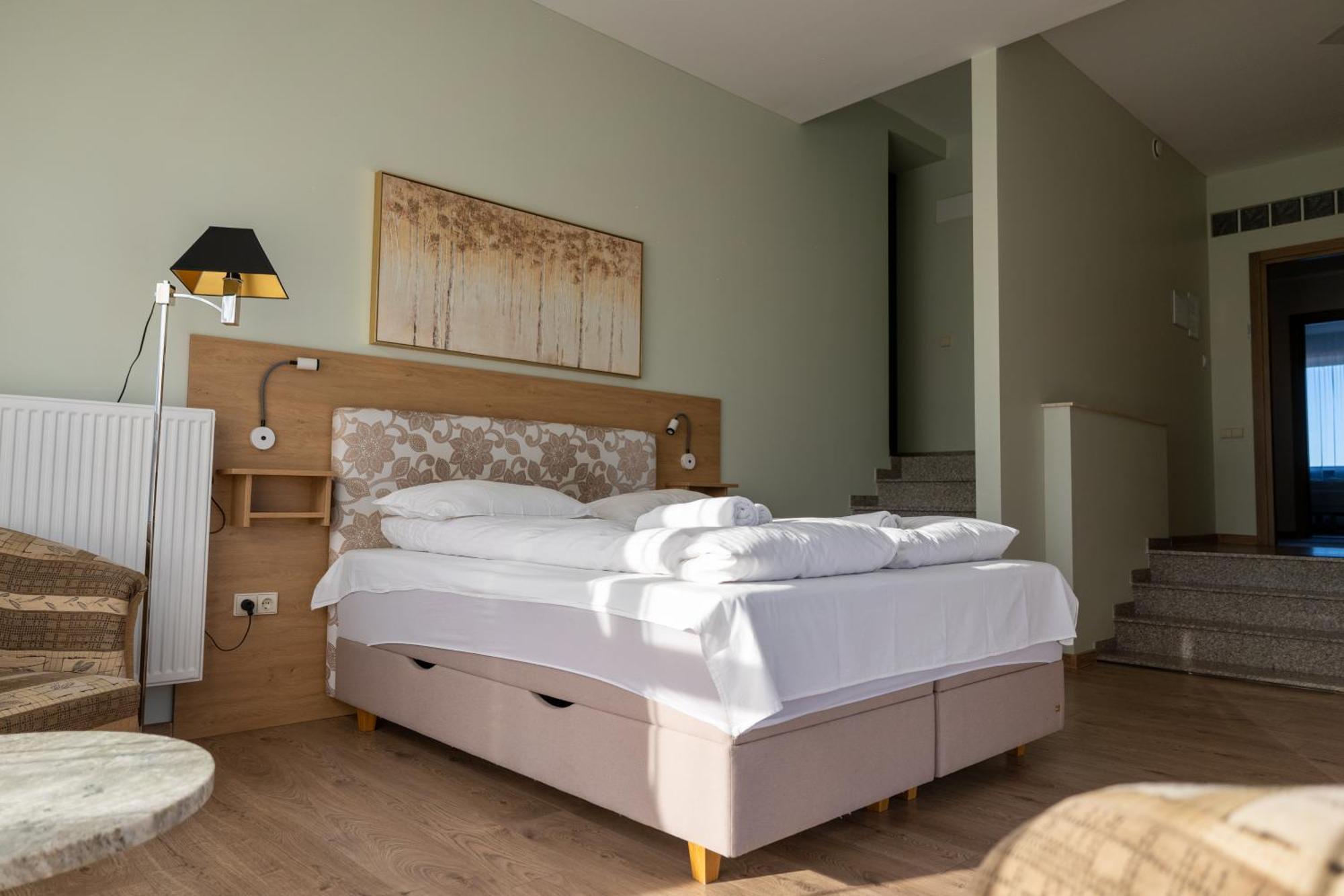 Hotel Viesbutis Banga à Tauragė Extérieur photo