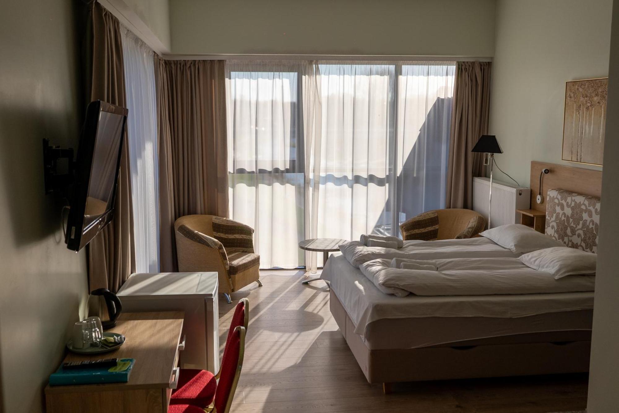 Hotel Viesbutis Banga à Tauragė Extérieur photo