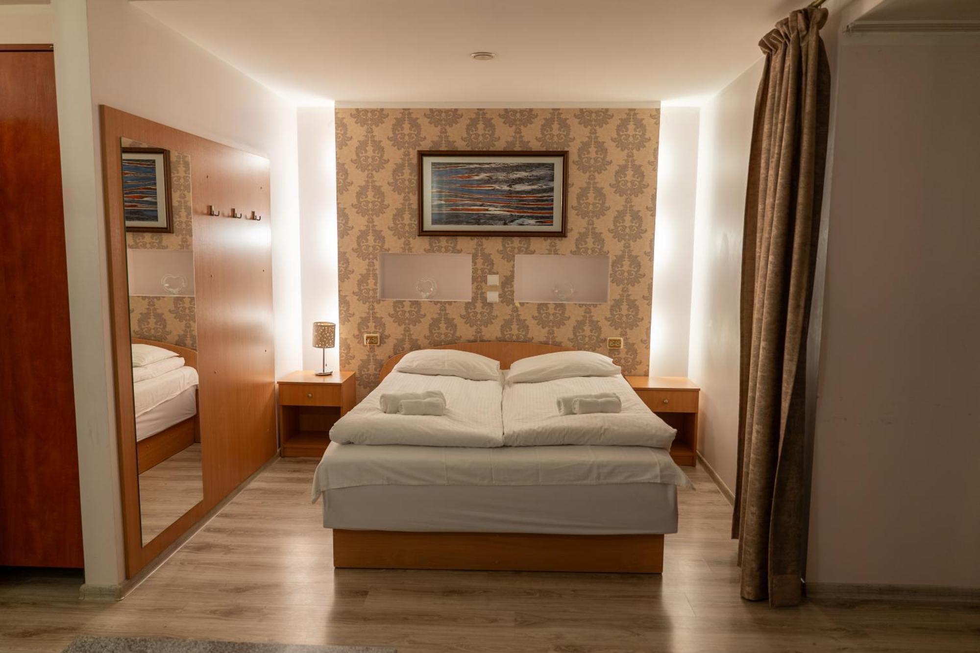 Hotel Viesbutis Banga à Tauragė Extérieur photo